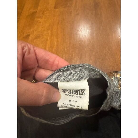 Woman’s Victoria’s Secret pink bling top size small - Picture 3 of 4